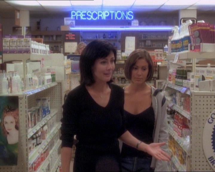 Charmed-Online_dot_net-1x01SomethingWiccaThisWayComes1778.jpg Charmed-Online_dot_net-1x01SomethingWiccaThisWayComes1778.jpg