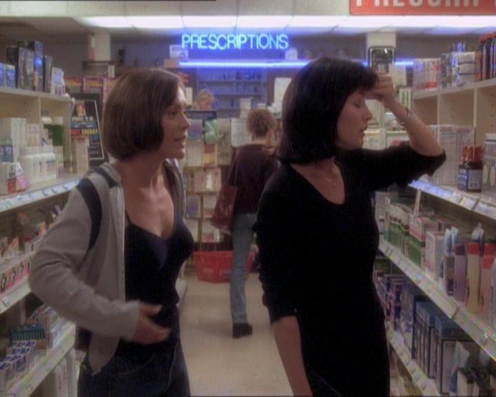 Charmed-Online_dot_net-1x01SomethingWiccaThisWayComes1789.jpg