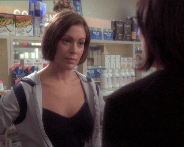 Charmed-Online_dot_net-1x01SomethingWiccaThisWayComes1796.jpg