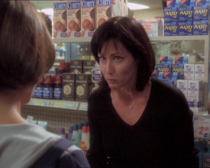 Charmed-Online_dot_net-1x01SomethingWiccaThisWayComes1805.jpg
