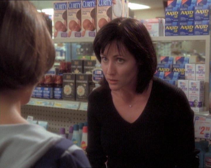 Charmed-Online_dot_net-1x01SomethingWiccaThisWayComes1808.jpg