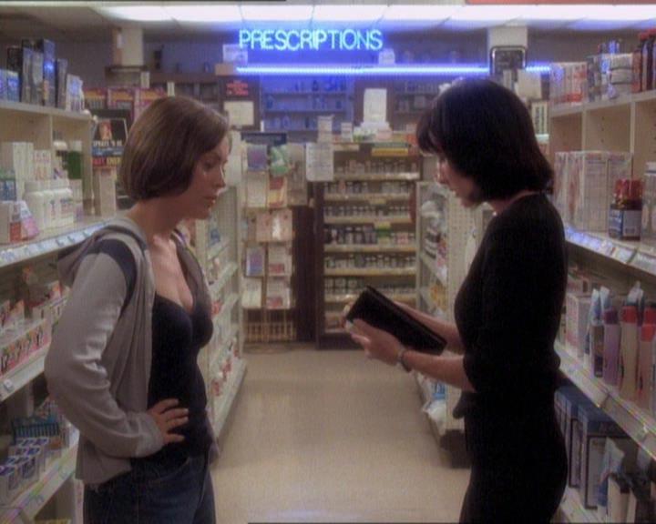 Charmed-Online_dot_net-1x01SomethingWiccaThisWayComes1811.jpg