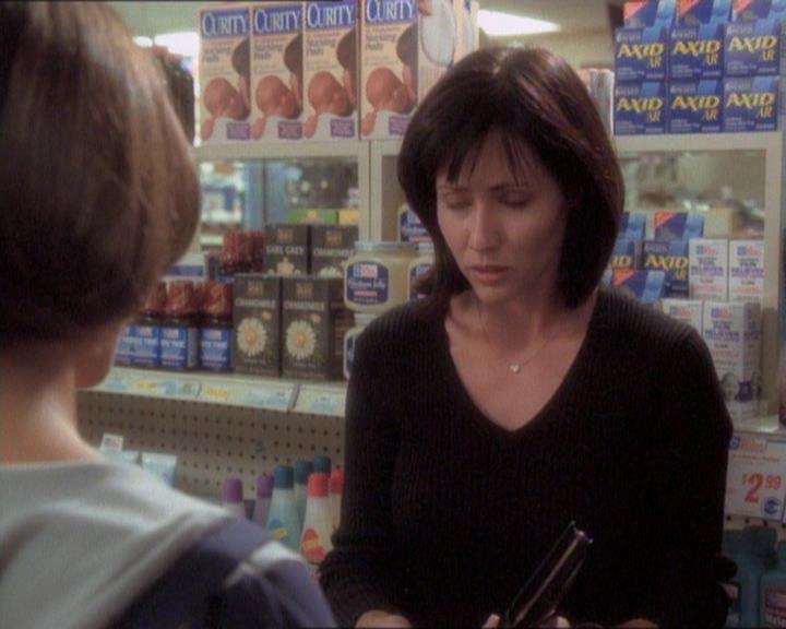 Charmed-Online_dot_net-1x01SomethingWiccaThisWayComes1813.jpg