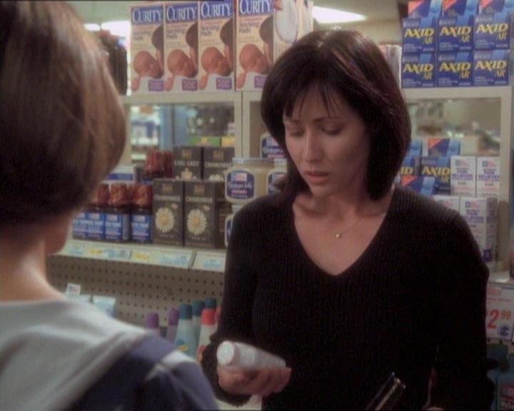 Charmed-Online_dot_net-1x01SomethingWiccaThisWayComes1814.jpg Charmed-Online_dot_net-1x01SomethingWiccaThisWayComes1814.jpg