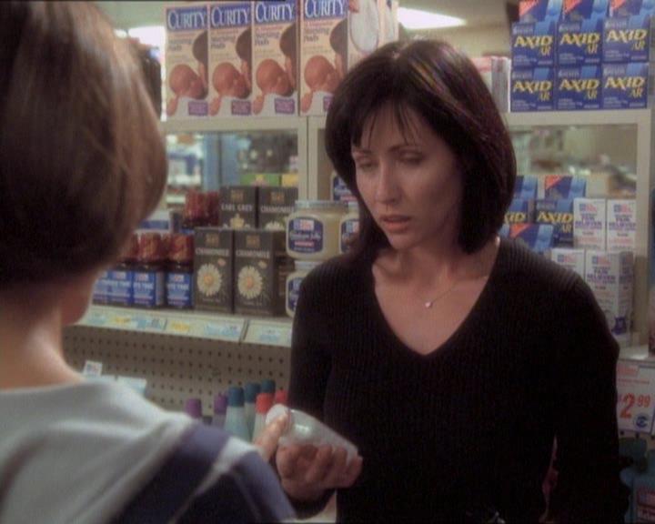 Charmed-Online_dot_net-1x01SomethingWiccaThisWayComes1817.jpg Charmed-Online_dot_net-1x01SomethingWiccaThisWayComes1817.jpg