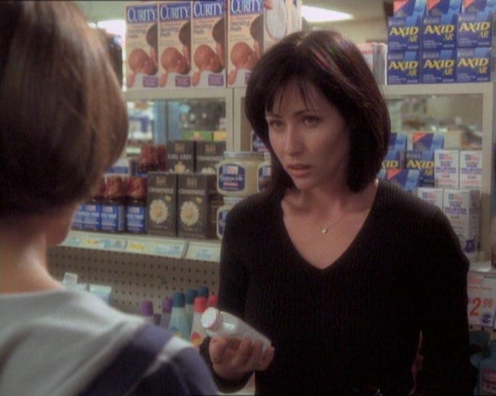 Charmed-Online_dot_net-1x01SomethingWiccaThisWayComes1818.jpg