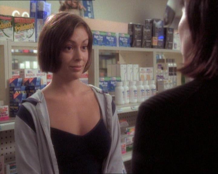 Charmed-Online_dot_net-1x01SomethingWiccaThisWayComes1835.jpg