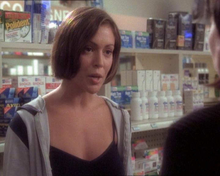Charmed-Online_dot_net-1x01SomethingWiccaThisWayComes1844.jpg