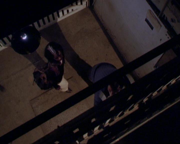 Charmed-Online_dot_net-1x01SomethingWiccaThisWayComes1881.jpg