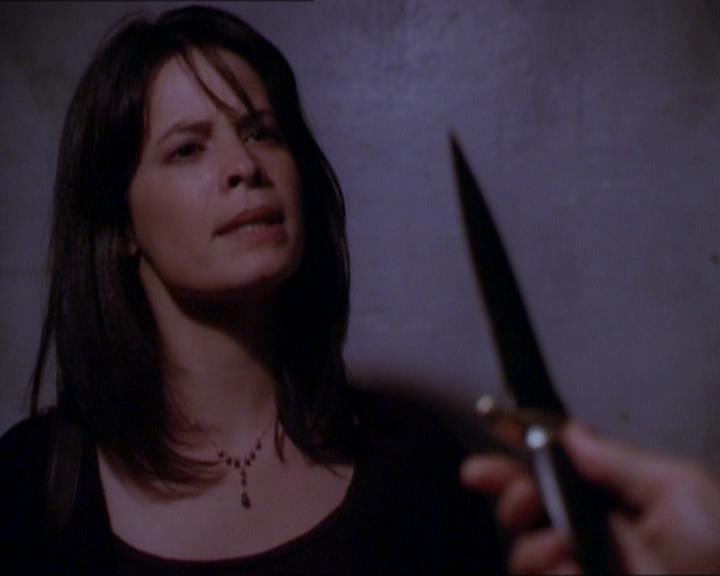 Charmed-Online_dot_net-1x01SomethingWiccaThisWayComes1903.jpg