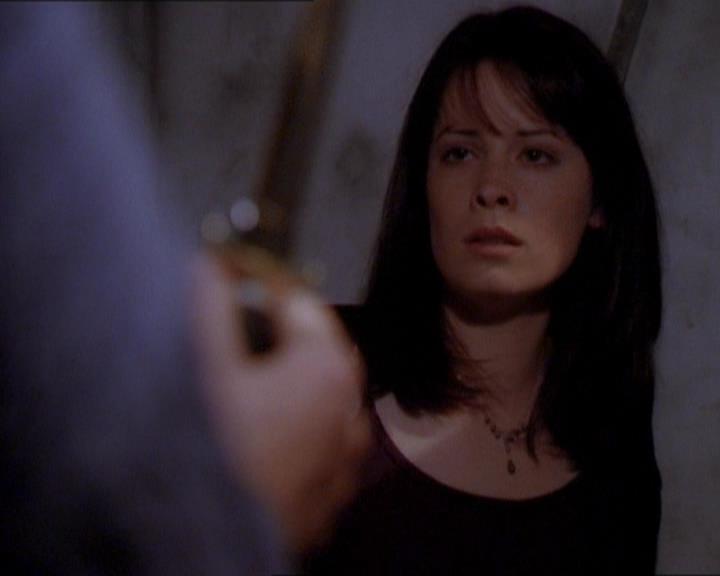 Charmed-Online_dot_net-1x01SomethingWiccaThisWayComes1918.jpg