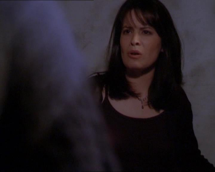 Charmed-Online_dot_net-1x01SomethingWiccaThisWayComes1923.jpg