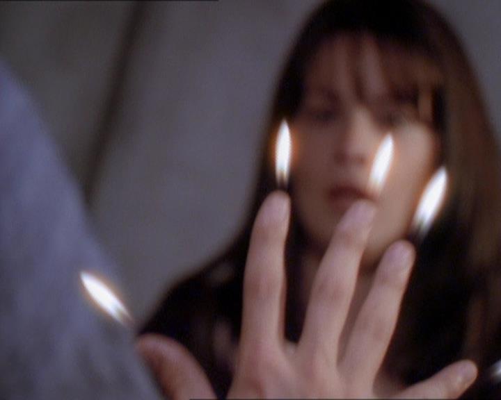 Charmed-Online_dot_net-1x01SomethingWiccaThisWayComes1930.jpg
