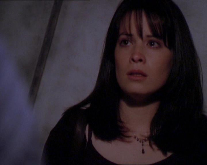 Charmed-Online_dot_net-1x01SomethingWiccaThisWayComes1931.jpg