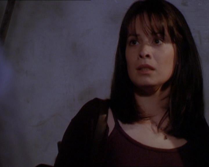 Charmed-Online_dot_net-1x01SomethingWiccaThisWayComes1934.jpg