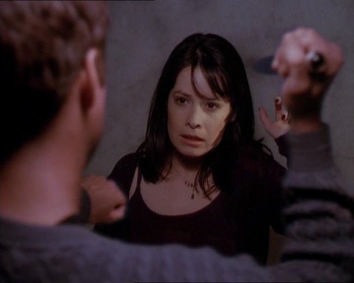 Charmed-Online_dot_net-1x01SomethingWiccaThisWayComes1937.jpg Charmed-Online_dot_net-1x01SomethingWiccaThisWayComes1937.jpg