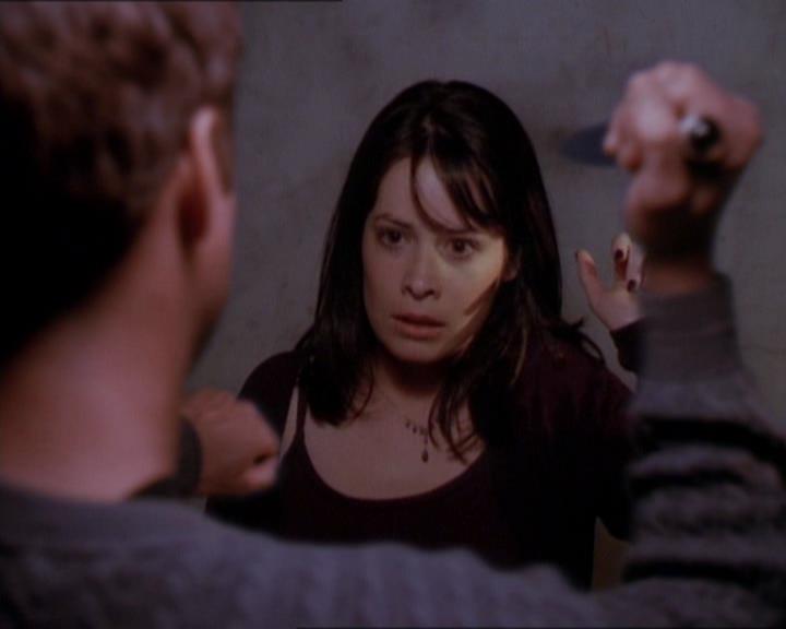 Charmed-Online_dot_net-1x01SomethingWiccaThisWayComes1938.jpg