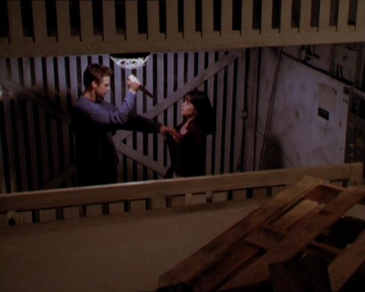 Charmed-Online_dot_net-1x01SomethingWiccaThisWayComes1941.jpg