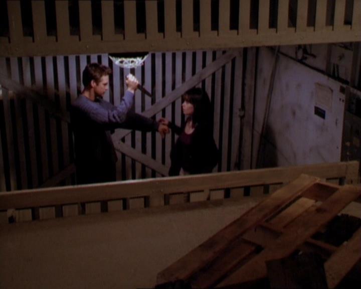 Charmed-Online_dot_net-1x01SomethingWiccaThisWayComes1943.jpg