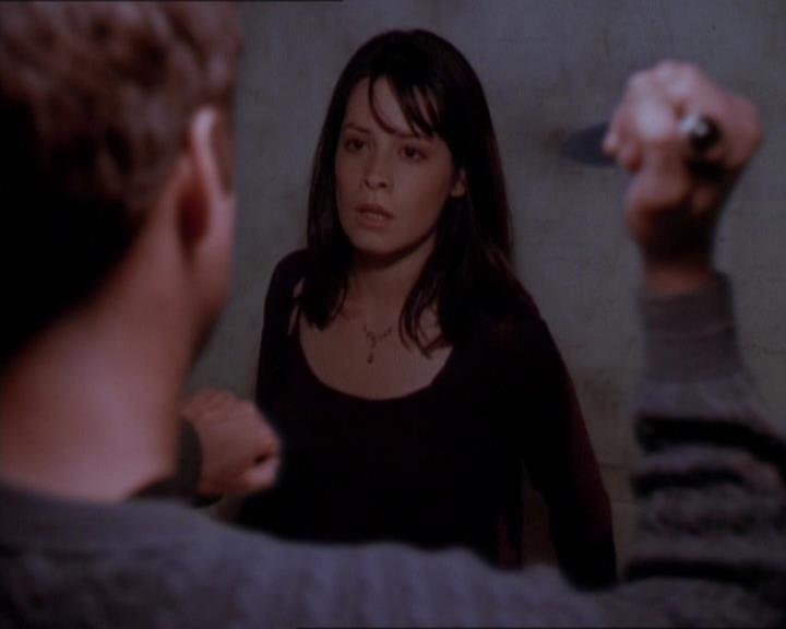 Charmed-Online_dot_net-1x01SomethingWiccaThisWayComes1944.jpg