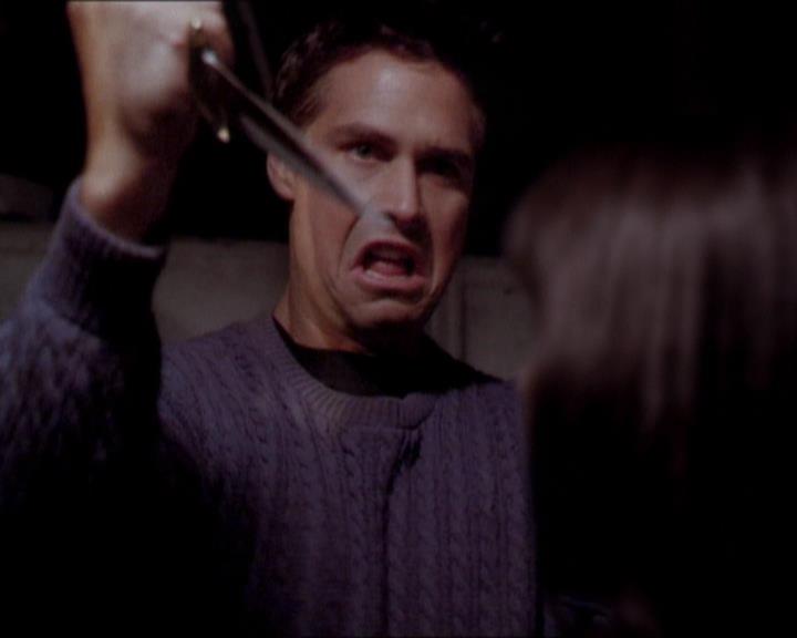 Charmed-Online_dot_net-1x01SomethingWiccaThisWayComes1945.jpg