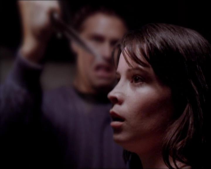 Charmed-Online_dot_net-1x01SomethingWiccaThisWayComes1946.jpg