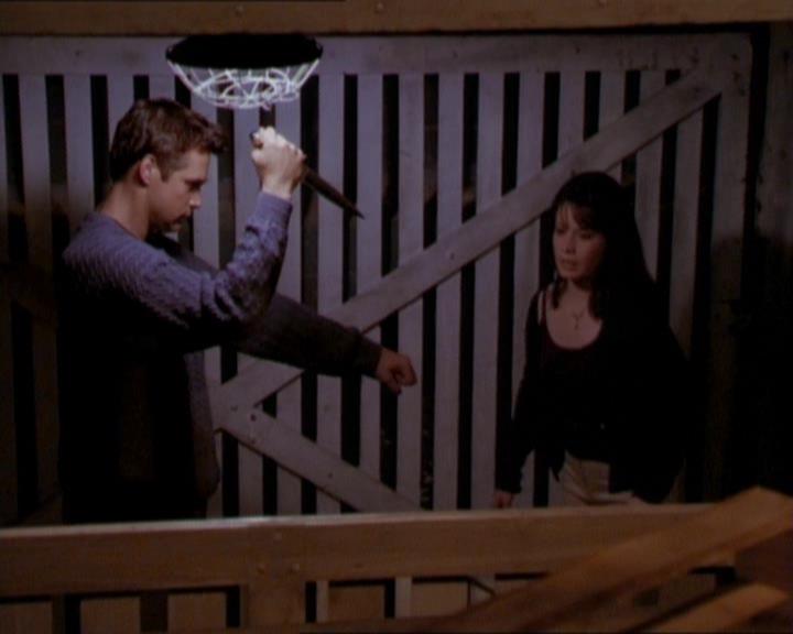 Charmed-Online_dot_net-1x01SomethingWiccaThisWayComes1950.jpg