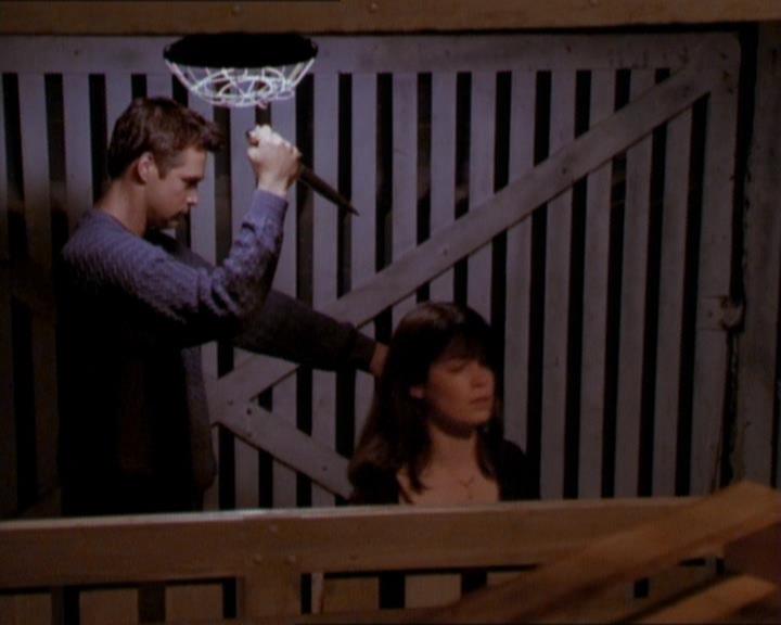 Charmed-Online_dot_net-1x01SomethingWiccaThisWayComes1954.jpg