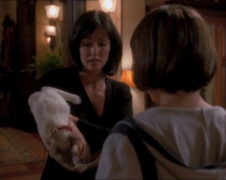 Charmed-Online_dot_net-1x01SomethingWiccaThisWayComes1982.jpg