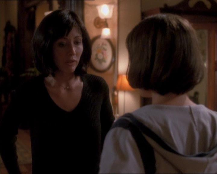 Charmed-Online_dot_net-1x01SomethingWiccaThisWayComes1985.jpg