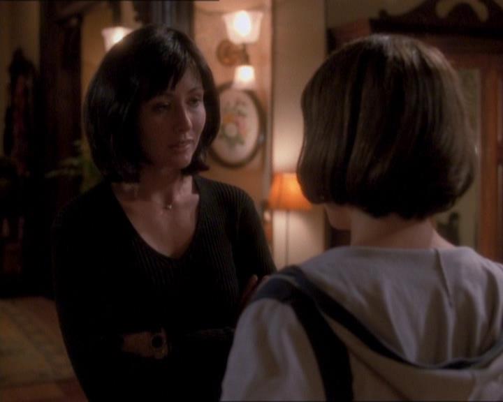 Charmed-Online_dot_net-1x01SomethingWiccaThisWayComes1990.jpg