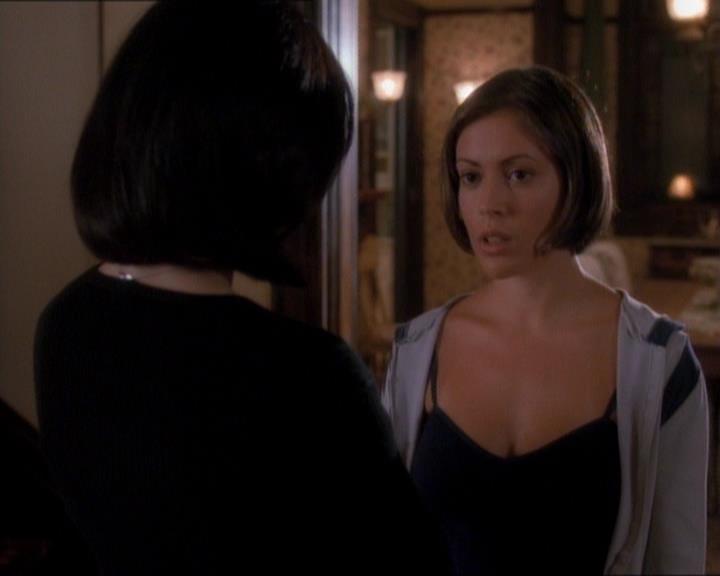 Charmed-Online_dot_net-1x01SomethingWiccaThisWayComes1992.jpg
