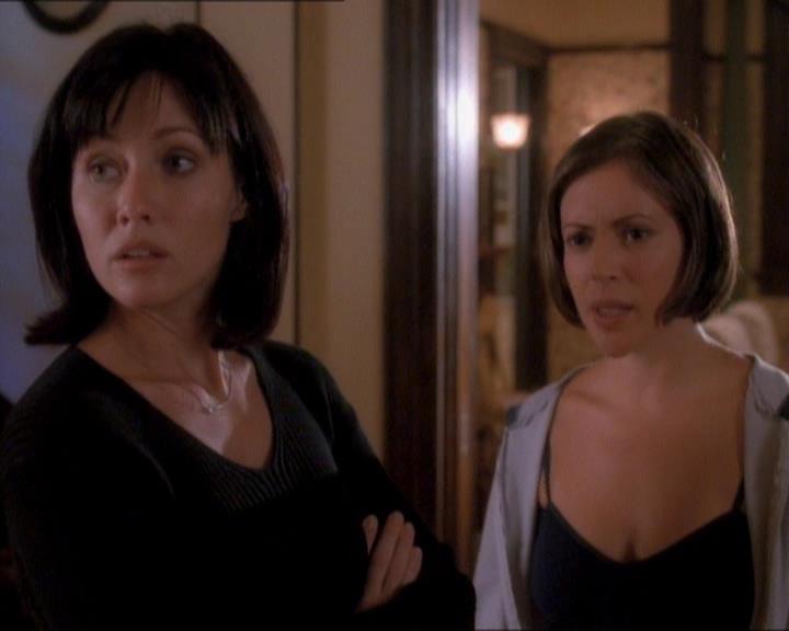 Charmed-Online_dot_net-1x01SomethingWiccaThisWayComes1995.jpg