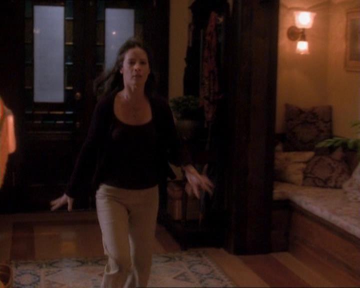 Charmed-Online_dot_net-1x01SomethingWiccaThisWayComes1998.jpg