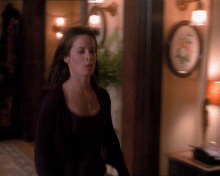 Charmed-Online_dot_net-1x01SomethingWiccaThisWayComes1999.jpg