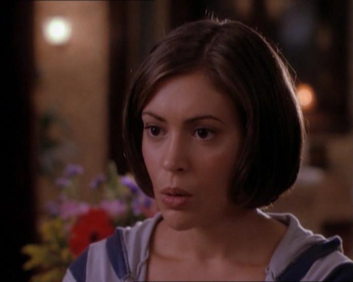 Charmed-Online_dot_net-1x01SomethingWiccaThisWayComes2002.jpg