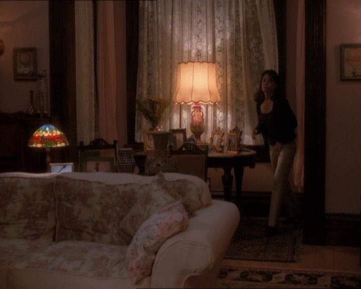 Charmed-Online_dot_net-1x01SomethingWiccaThisWayComes2025.jpg