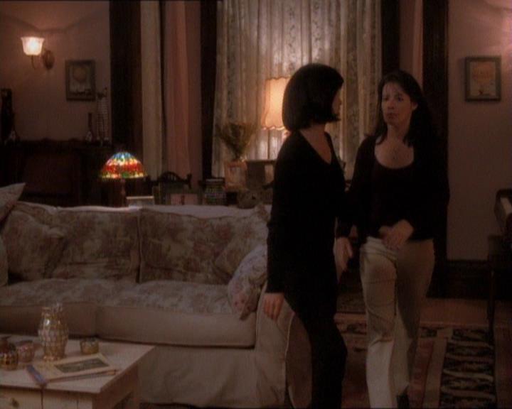 Charmed-Online_dot_net-1x01SomethingWiccaThisWayComes2027.jpg