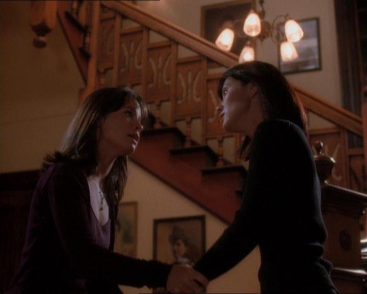 Charmed-Online_dot_net-1x01SomethingWiccaThisWayComes2033.jpg