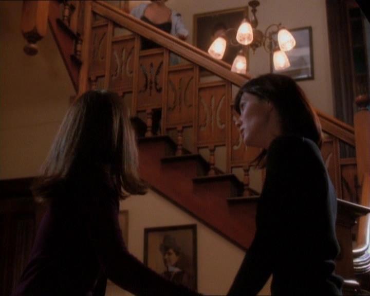 Charmed-Online_dot_net-1x01SomethingWiccaThisWayComes2035.jpg