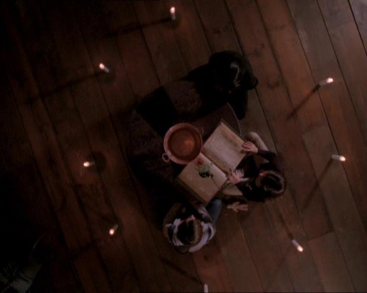 Charmed-Online_dot_net-1x01SomethingWiccaThisWayComes2039.jpg