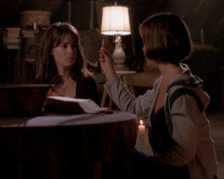 Charmed-Online_dot_net-1x01SomethingWiccaThisWayComes2045.jpg