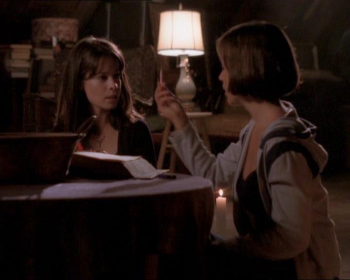 Charmed-Online_dot_net-1x01SomethingWiccaThisWayComes2046.jpg