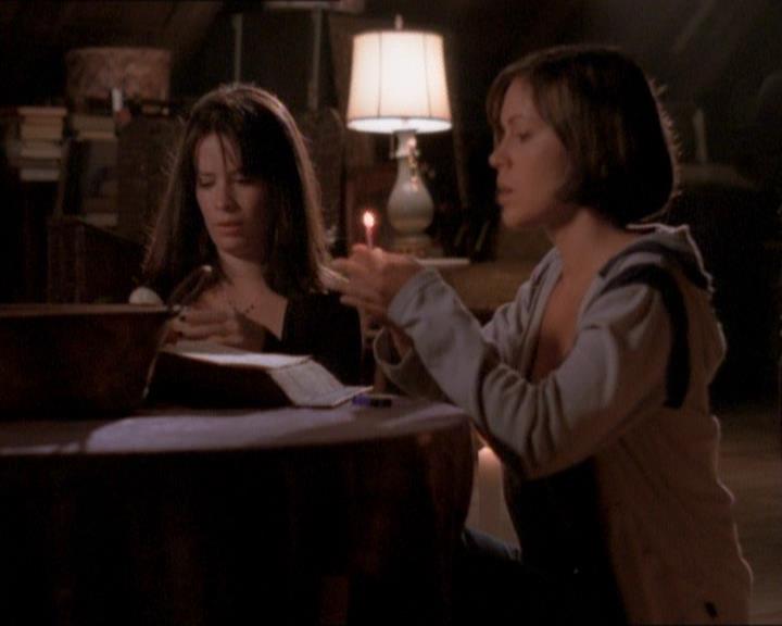 Charmed-Online_dot_net-1x01SomethingWiccaThisWayComes2052.jpg