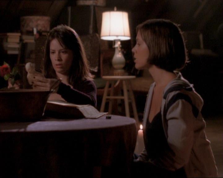 Charmed-Online_dot_net-1x01SomethingWiccaThisWayComes2056.jpg