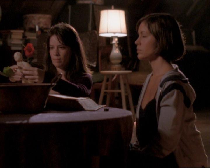 Charmed-Online_dot_net-1x01SomethingWiccaThisWayComes2060.jpg