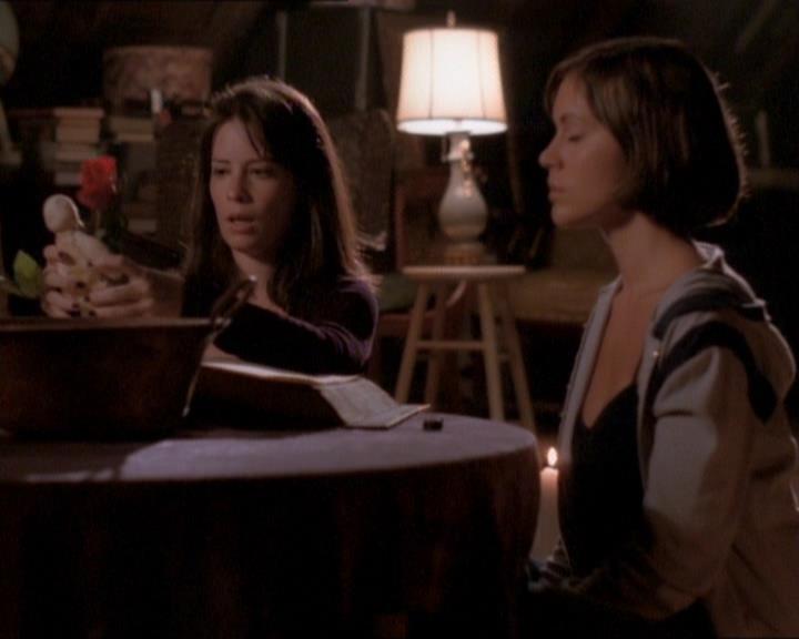 Charmed-Online_dot_net-1x01SomethingWiccaThisWayComes2063.jpg