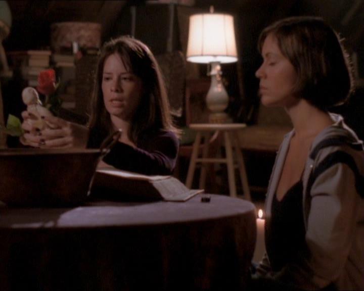 Charmed-Online_dot_net-1x01SomethingWiccaThisWayComes2064.jpg