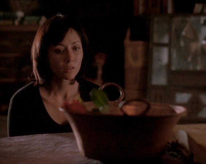 Charmed-Online_dot_net-1x01SomethingWiccaThisWayComes2068.jpg