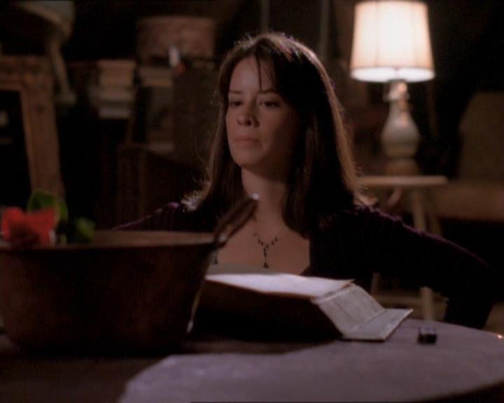 Charmed-Online_dot_net-1x01SomethingWiccaThisWayComes2070.jpg